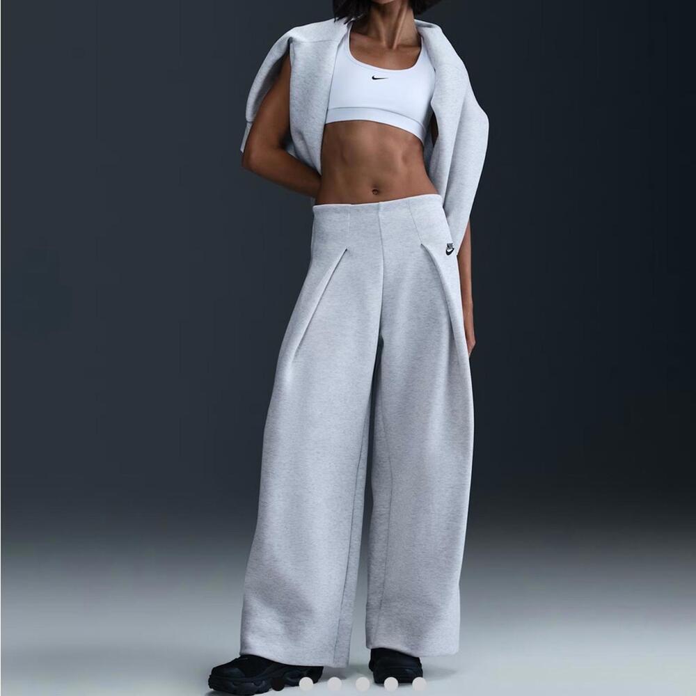 Nike Tech Fleece Women's High-Waisted Pleated Pants REed size medium NWT